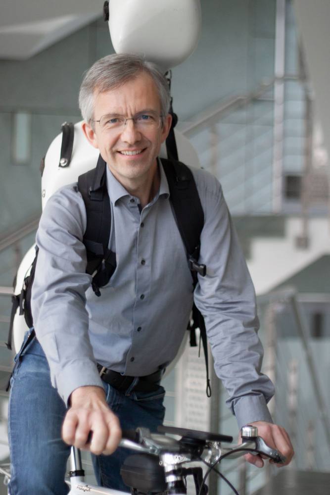 Cello case with FIEDLER carrying system by Joachim Fiedler